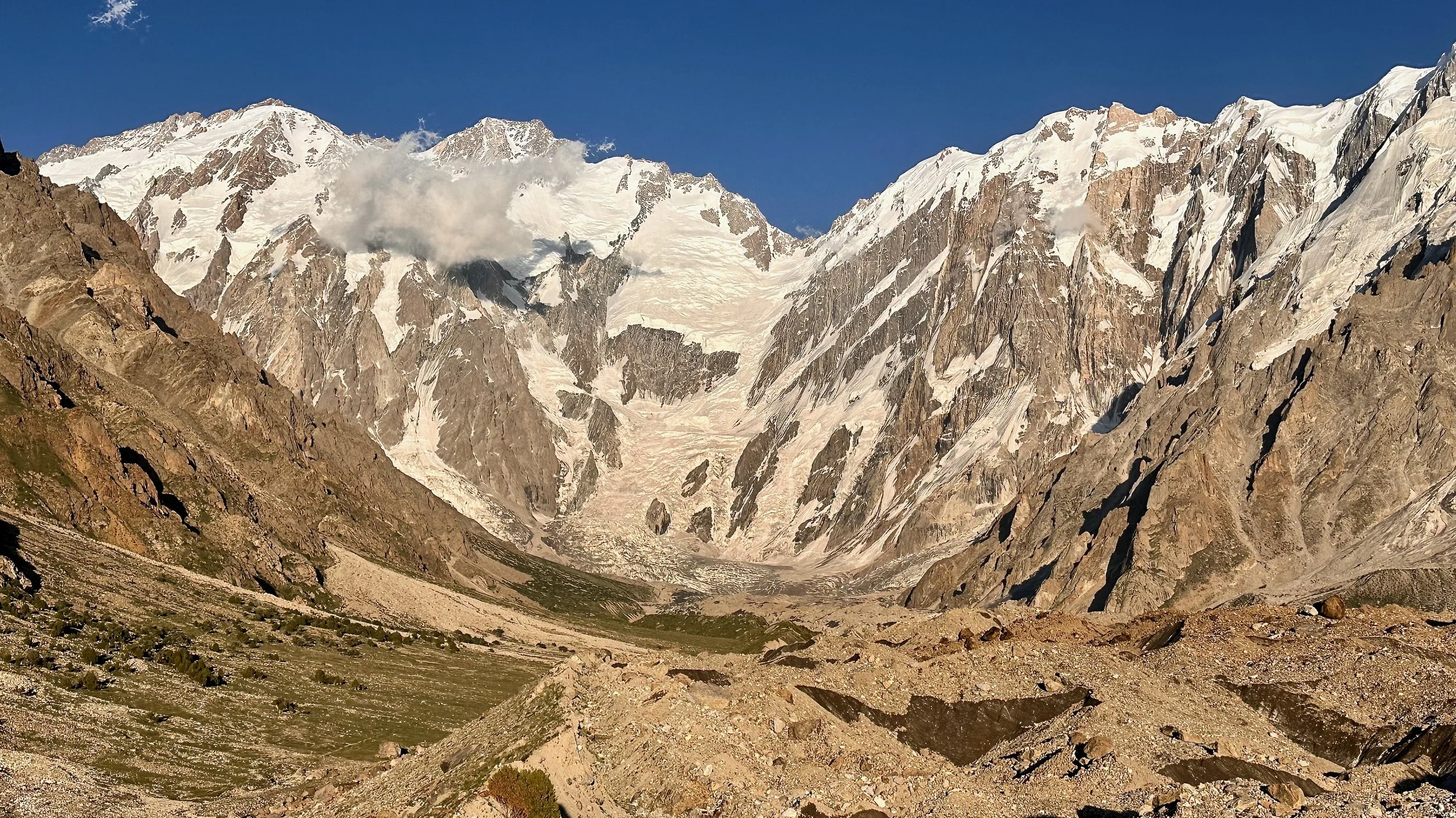Glacier and rock faces near Diamir